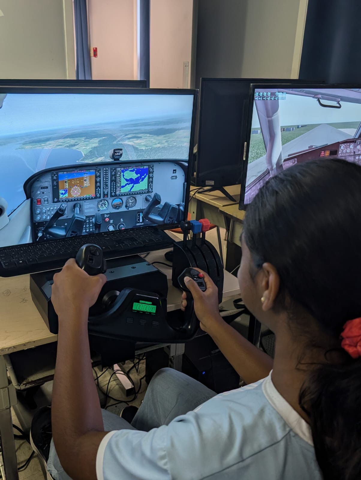 Élève au simulateur de vol
